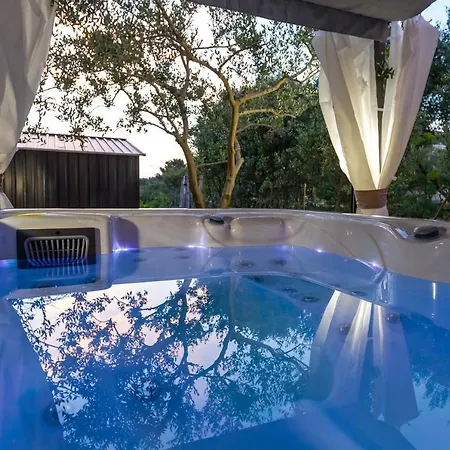 Poolside Julia Appartamento Zara