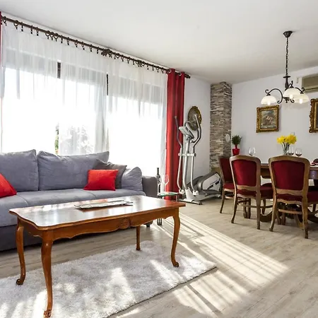 Apartamento Poolside Julia Zadar