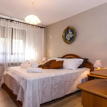 Apartamento Poolside Julia